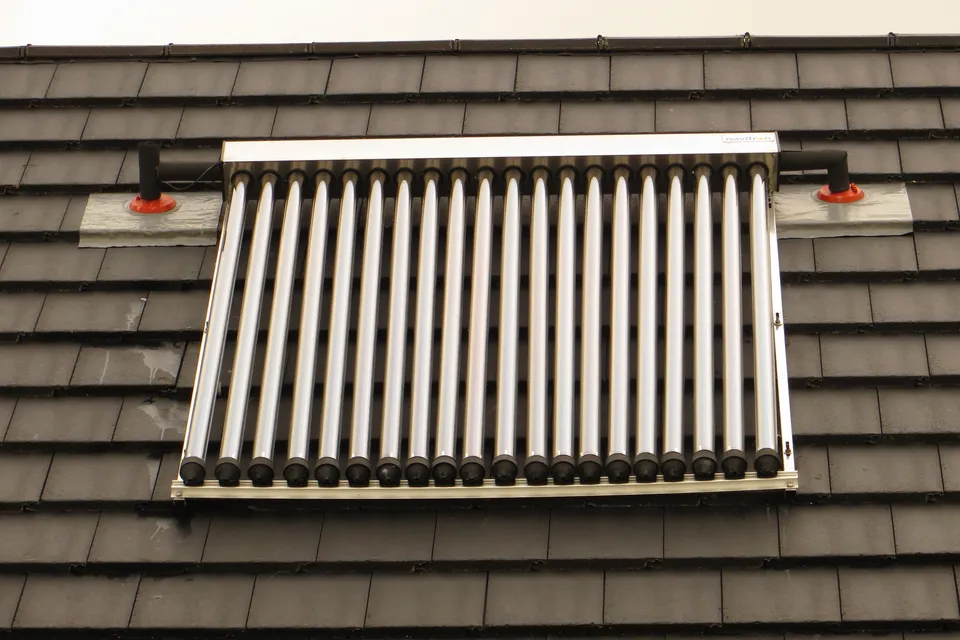 Capteur solaire thermique installé en toiture